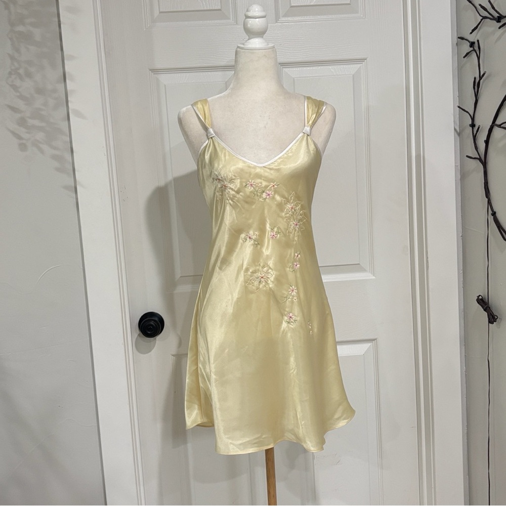🌼Vintage 70’s Floral Embroidered Koret Yellow Satin Slip Dress🌼